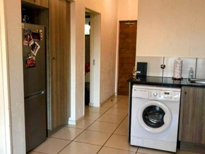 2 bedroom Apartment For sale in Paulshof Sandton  - Photo 5