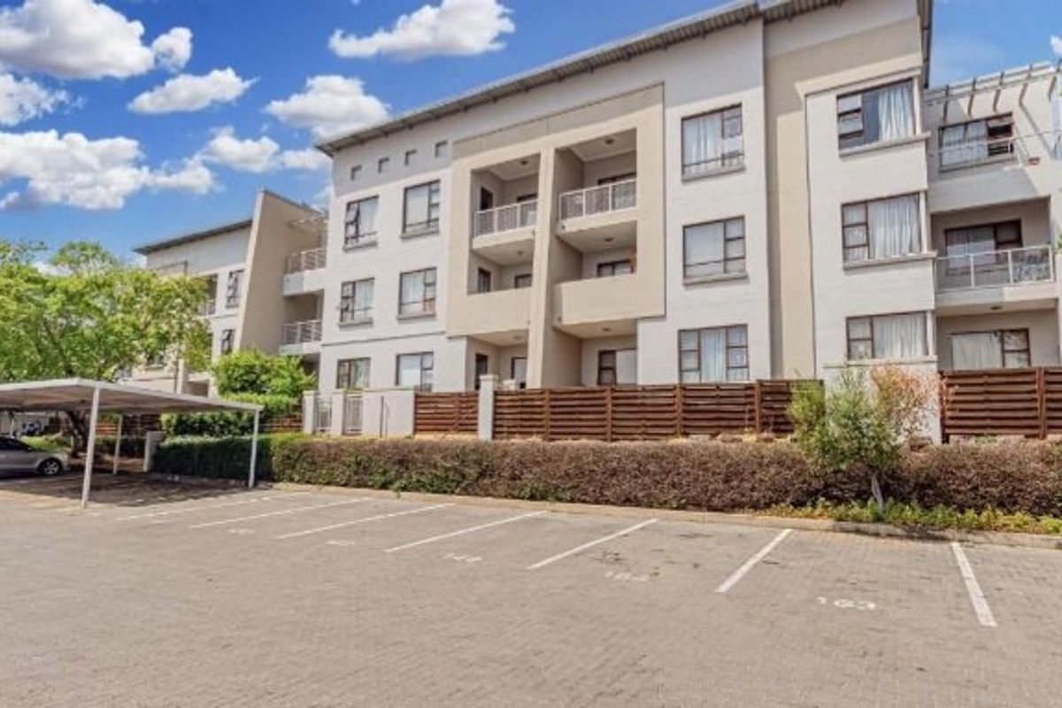 2 bedroom Apartment For sale in Paulshof Sandton  - Photo 2