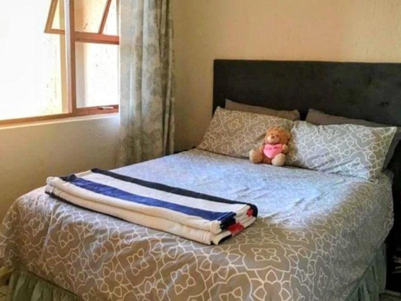 2 bedroom Apartment For sale in Paulshof Sandton  - Photo 10