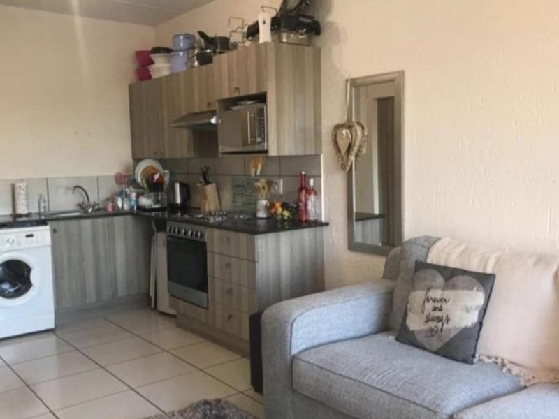 2 bedroom Apartment For sale in Paulshof Sandton  - Photo 8