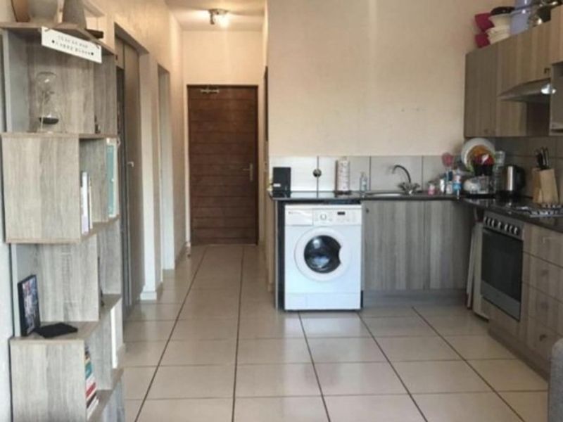 2 bedroom Apartment For sale in Paulshof Sandton  - Photo 3