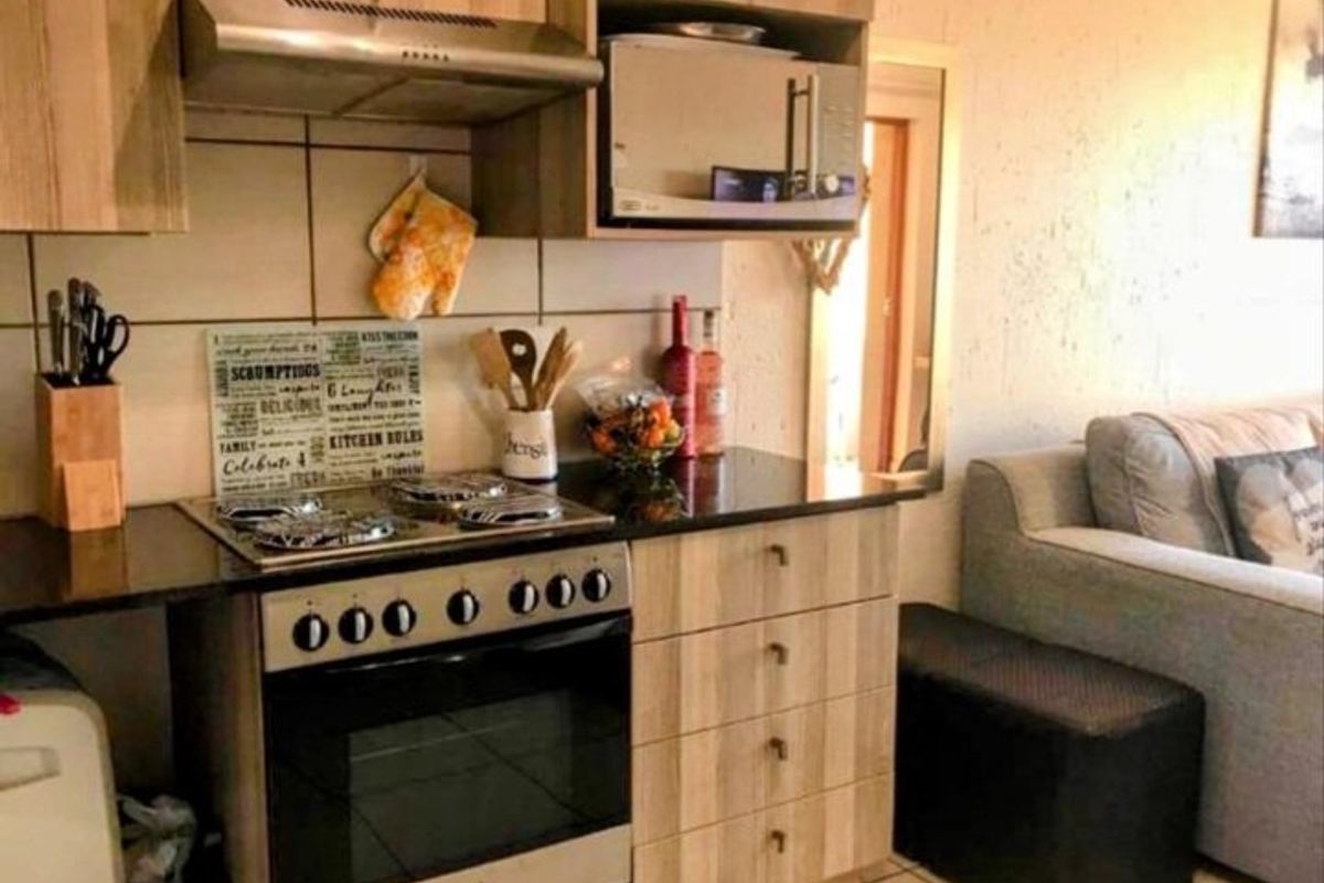 2 bedroom Apartment For sale in Paulshof Sandton  - Photo 4