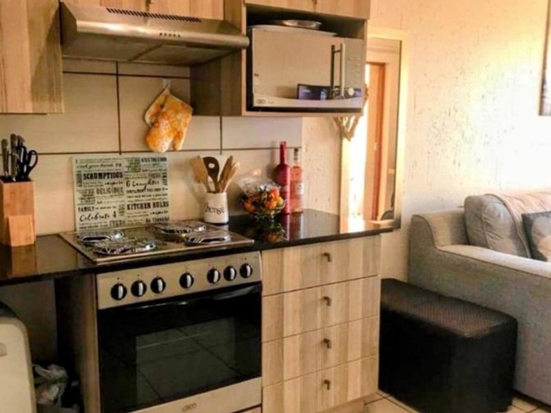 2 bedroom Apartment For sale in Paulshof Sandton  - Photo 4