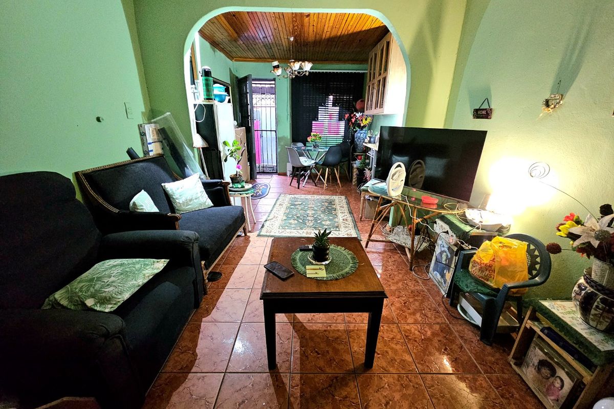 Two bedroom fully enclosed house house - Photo 4