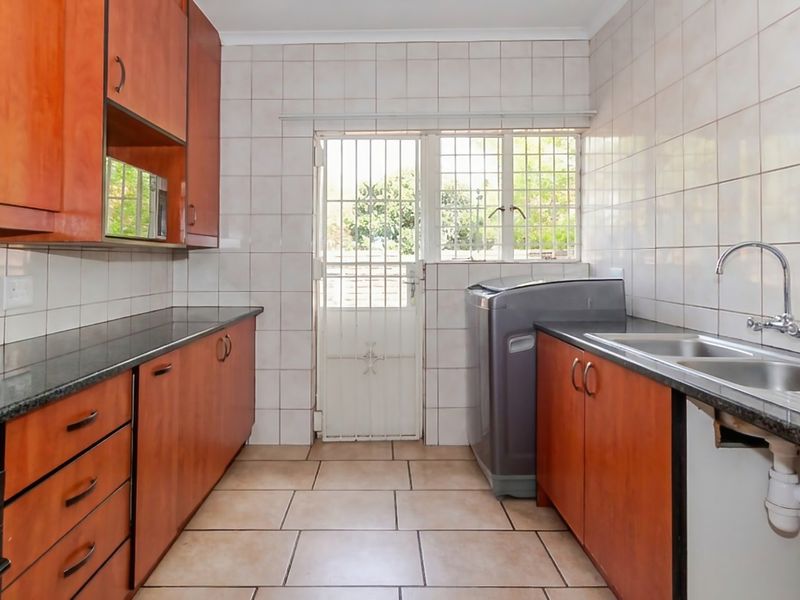 Charming Kempton Townhouse with Private Garden - Photo 9