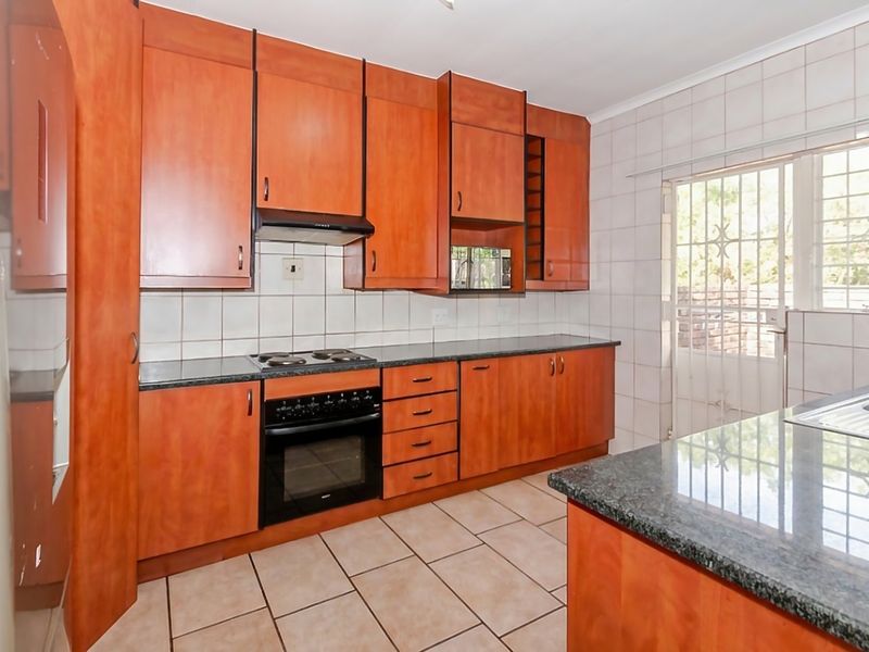 Charming Kempton Townhouse with Private Garden - Photo 8