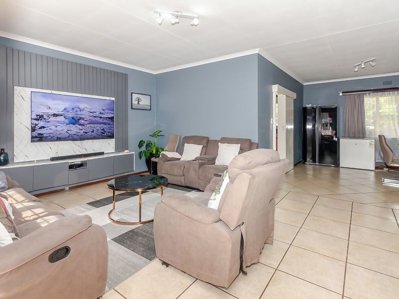 Charming Kempton Townhouse with Private Garden - Photo 4