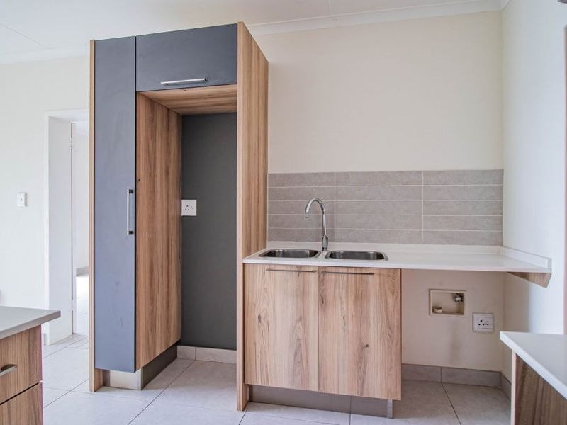 Modern 1-Bedroom Simplex – Secure, Stylish & Perfectly Located! - Photo 4