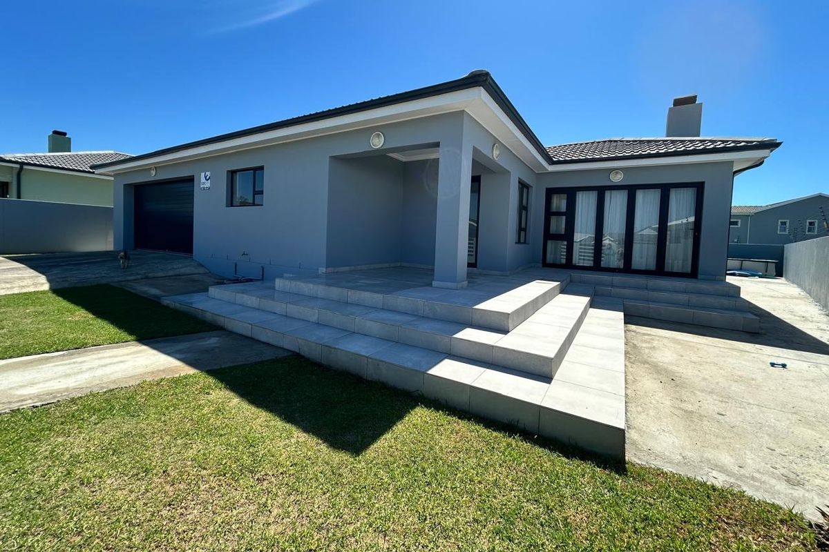 Chic family home in Fountains Estate Jeffreys Bay - Photo 2