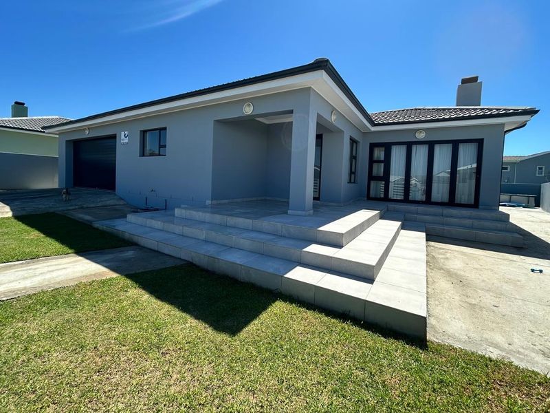 Chic family home in Fountains Estate Jeffreys Bay - Photo 2