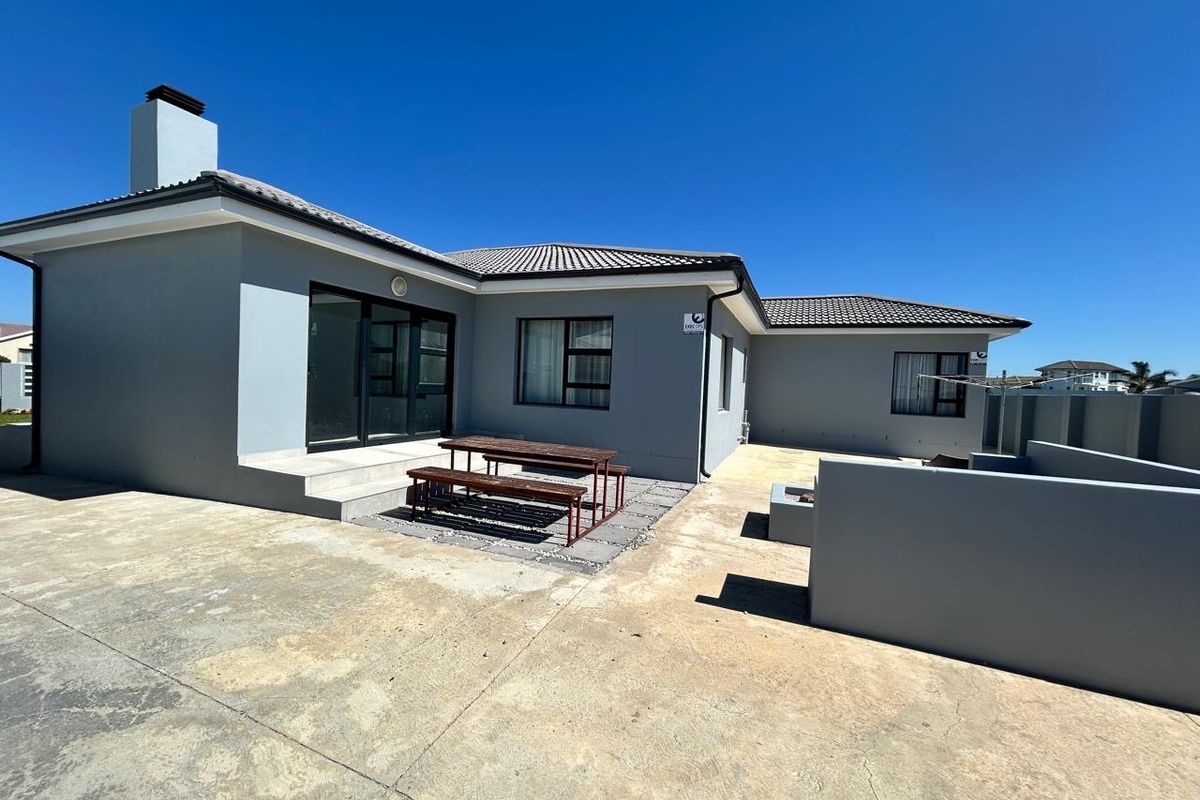 Chic family home in Fountains Estate Jeffreys Bay - Photo 3