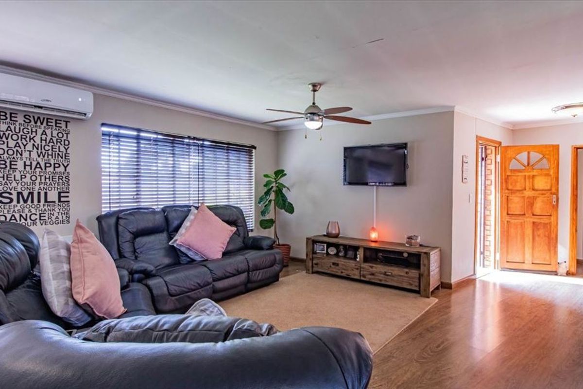 Spacious Family Home with Pool and Staff Quarters - Photo 2