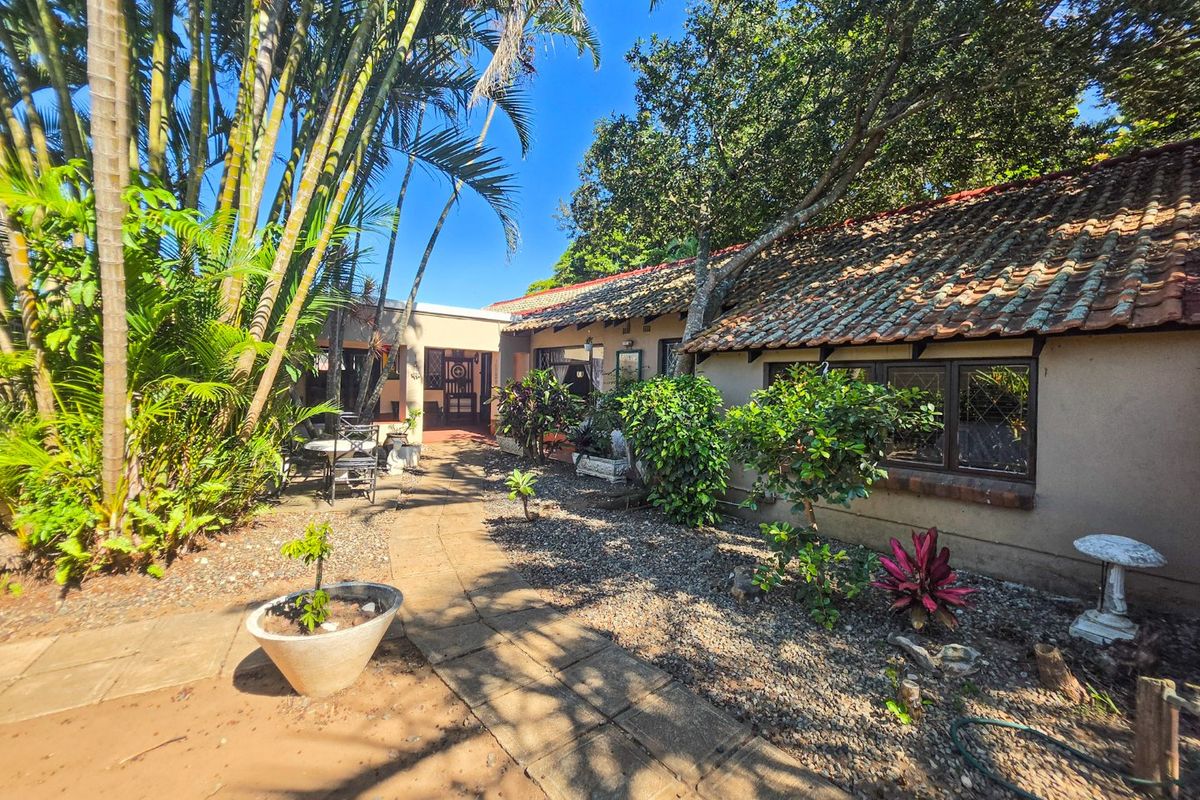 Spacious Home Within Walking Distace To The Beach Plus A Flatlet - Photo 4