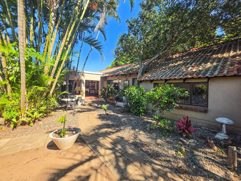 Spacious Home Within Walking Distace To The Beach Plus A Flatlet - Photo 4