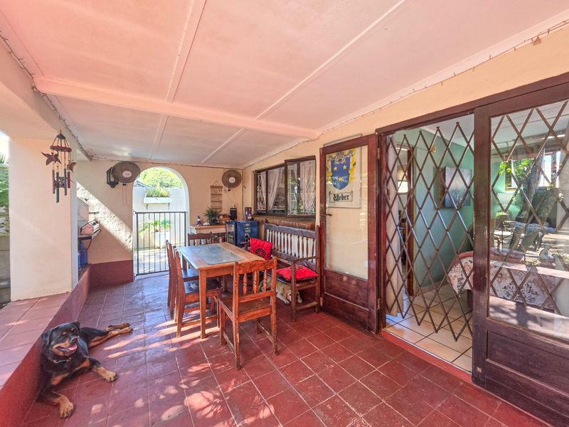 Spacious Home Within Walking Distace To The Beach Plus A Flatlet - Photo 8