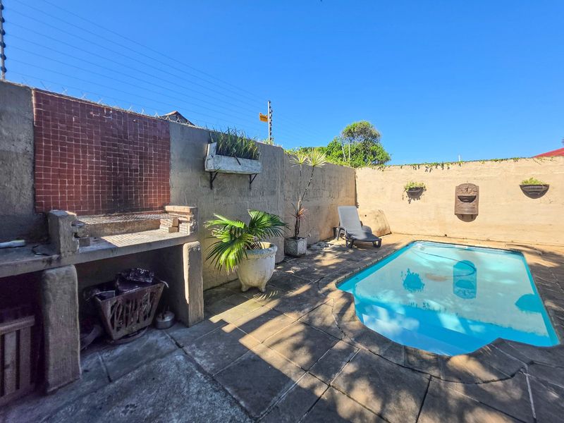 Spacious Home Within Walking Distace To The Beach Plus A Flatlet - Photo 6