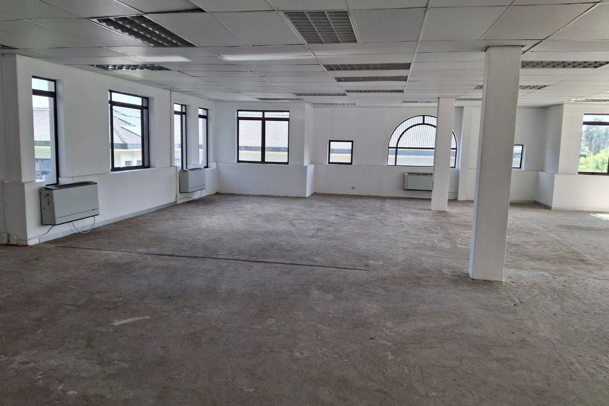 Prime Office Space in Hyde Park  - Photo 5