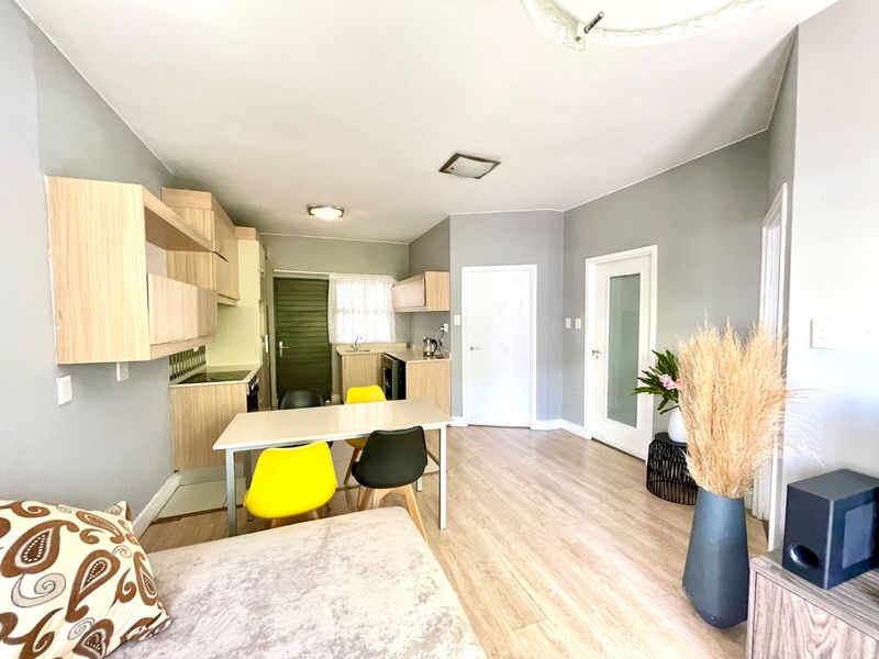 2 Bedroom 2 Bathroom Apartment for Sale - Photo 3