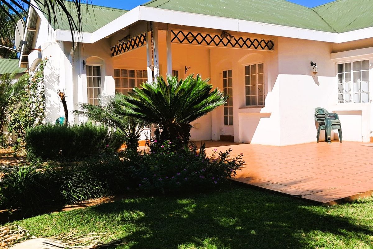 2 Bedroom 2 Bathroom Townhouse in Die Hoewes - Photo 2