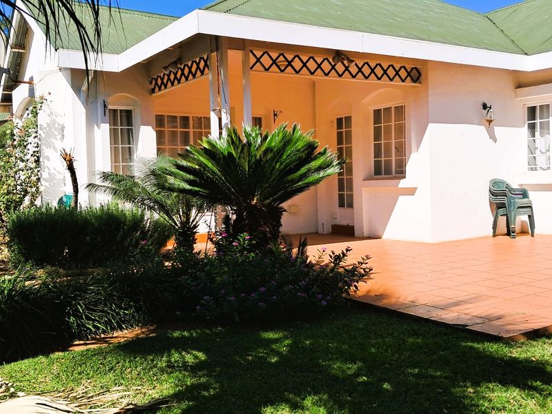 2 Bedroom 2 Bathroom Townhouse in Die Hoewes - Photo 2