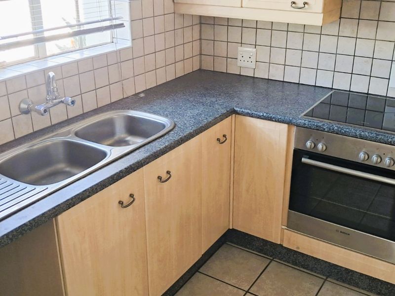 2 Bedroom 2 Bathroom Townhouse in Die Hoewes - Photo 9