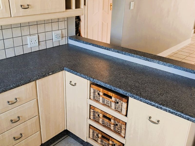 2 Bedroom 2 Bathroom Townhouse in Die Hoewes - Photo 8