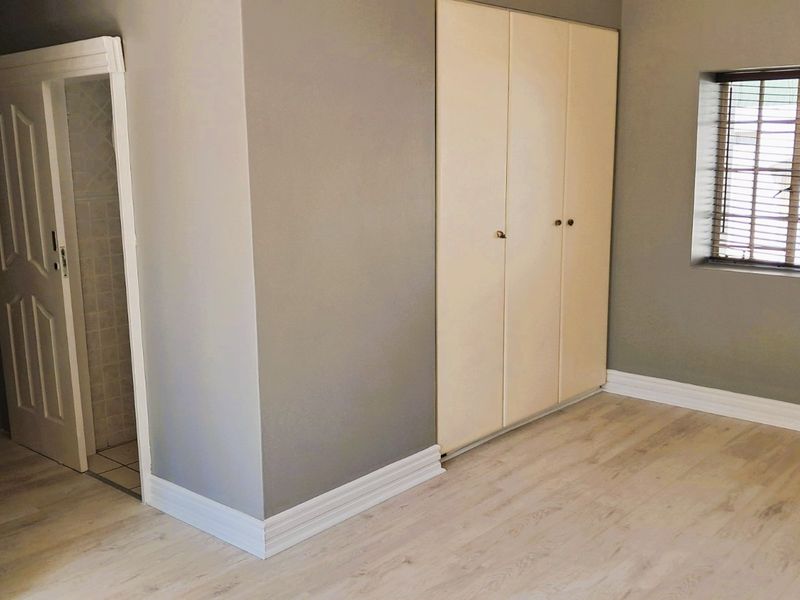 2 Bedroom 2 Bathroom Townhouse in Die Hoewes - Photo 10