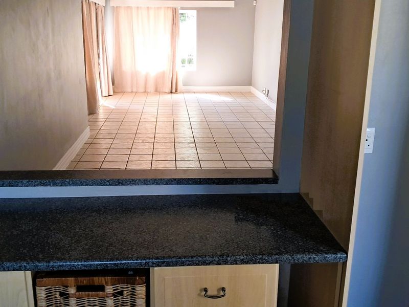 2 Bedroom 2 Bathroom Townhouse in Die Hoewes - Photo 7