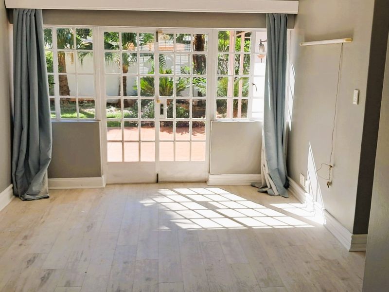 2 Bedroom 2 Bathroom Townhouse in Die Hoewes - Photo 3