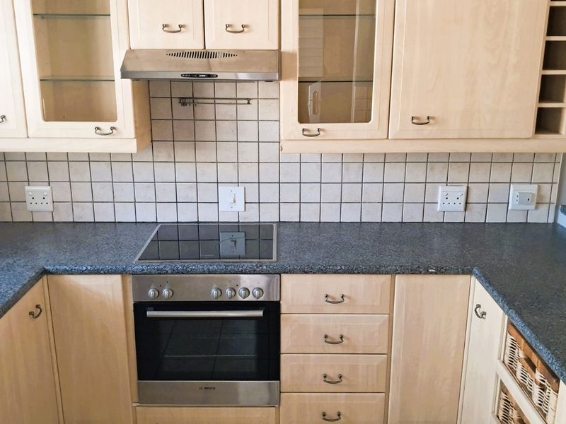 2 Bedroom 2 Bathroom Townhouse in Die Hoewes - Photo 6