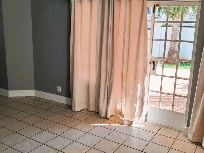 2 Bedroom 2 Bathroom Townhouse in Die Hoewes - Photo 5