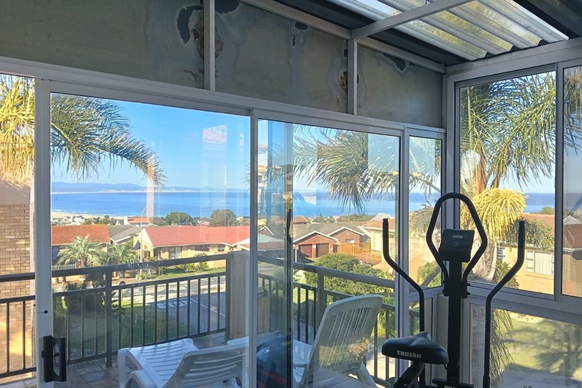 DOUBLE STOREY HOME WITH INCOME POTENTIAL IN WAVECREST, JEFFREYS BAY - Photo 2