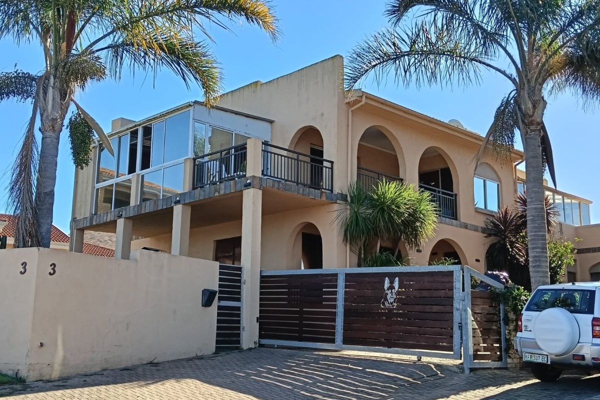 DOUBLE STOREY HOME WITH INCOME POTENTIAL IN WAVECREST, JEFFREYS BAY - Photo 3