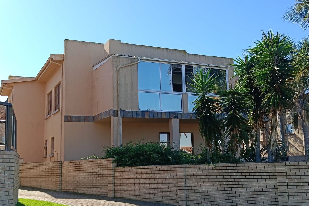 DOUBLE STOREY HOME WITH INCOME POTENTIAL IN WAVECREST, JEFFREYS BAY - Photo 5