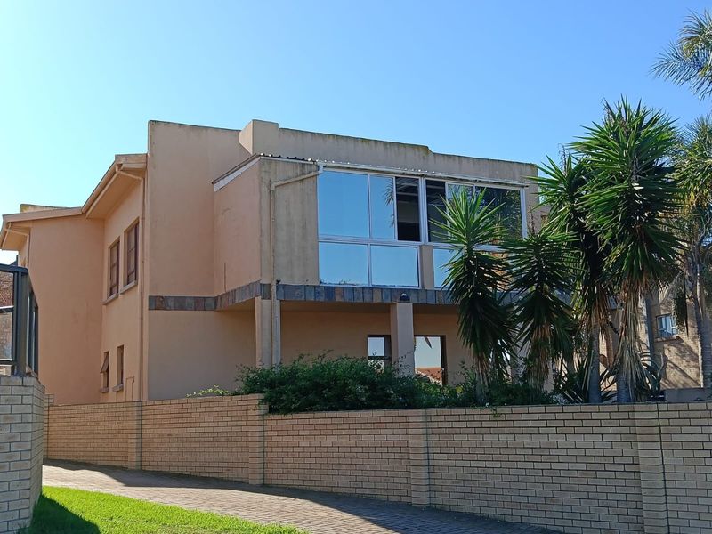 DOUBLE STOREY HOME WITH INCOME POTENTIAL IN WAVECREST, JEFFREYS BAY - Photo 5