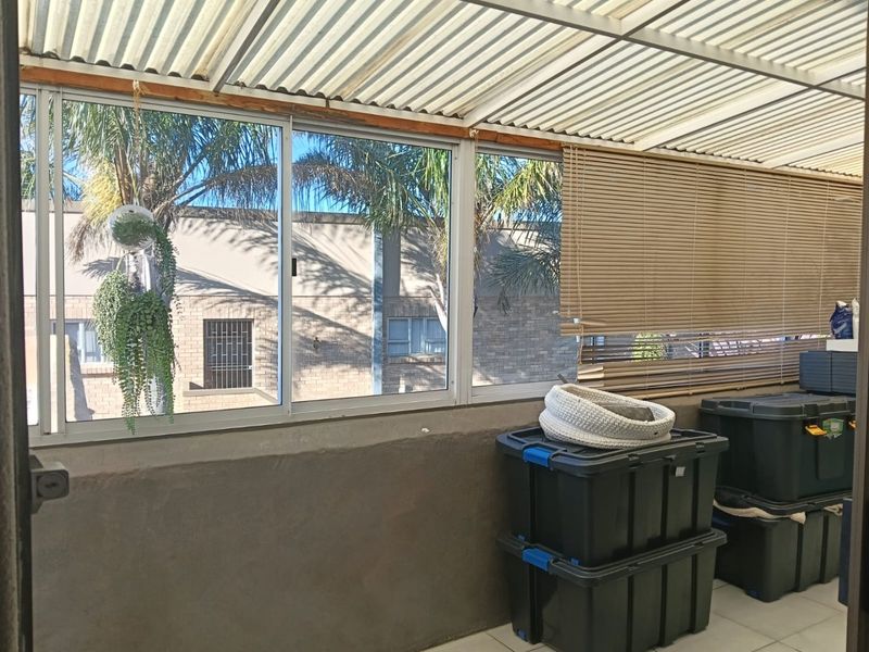 DOUBLE STOREY HOME WITH INCOME POTENTIAL IN WAVECREST, JEFFREYS BAY - Photo 4