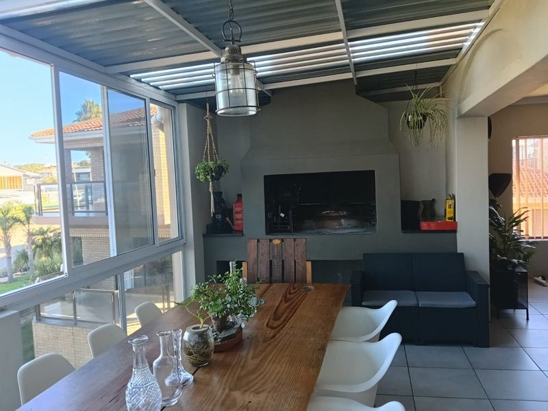 DOUBLE STOREY HOME WITH INCOME POTENTIAL IN WAVECREST, JEFFREYS BAY - Photo 9