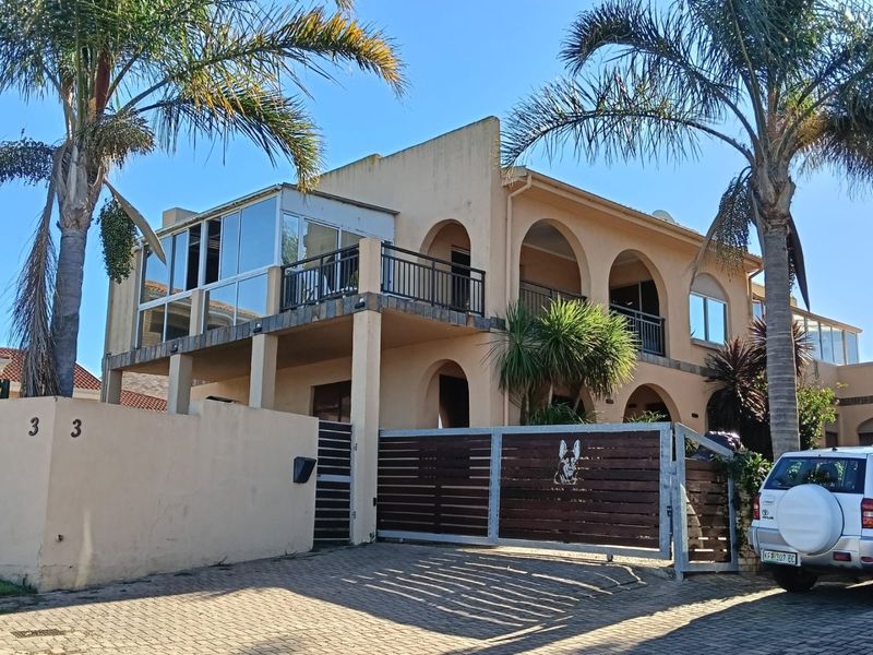 DOUBLE STOREY HOME WITH INCOME POTENTIAL IN WAVECREST, JEFFREYS BAY - Photo 3