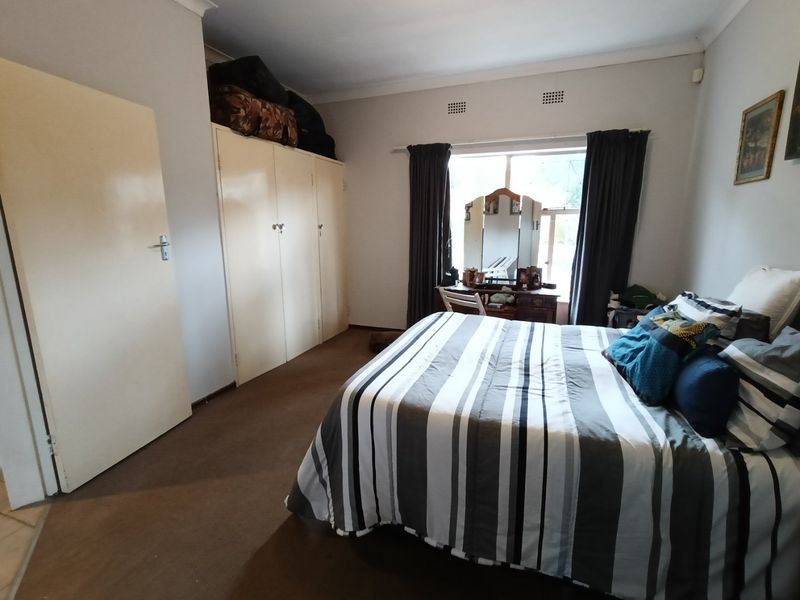 Spacious 3-Bedroom Home with Separate Flat – Prime Main Street Location! - Photo 10