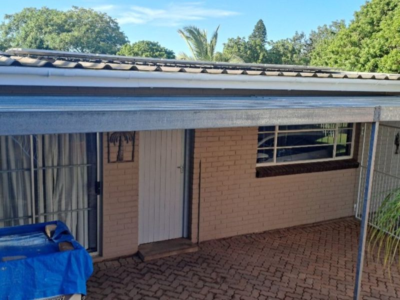 Spacious Family Home - Neat as a pin! - Photo 8