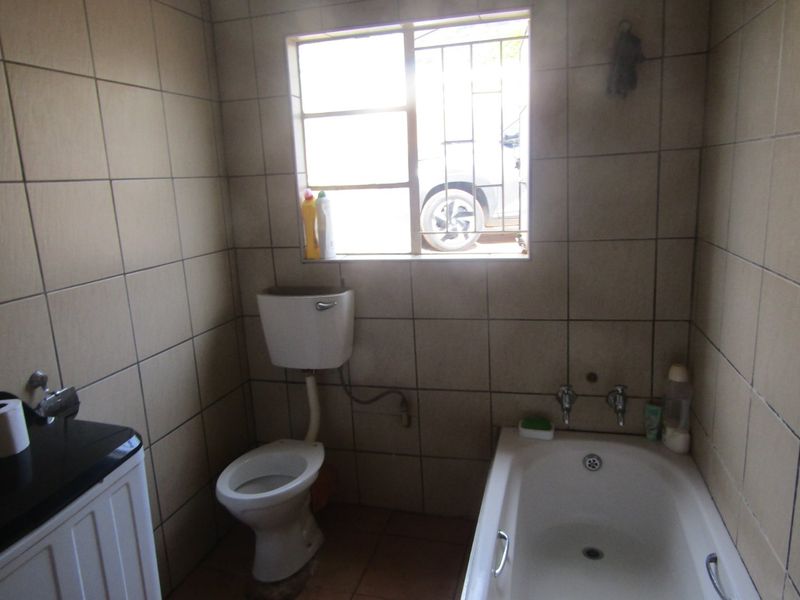 Family Home with Solid Base - Photo 5