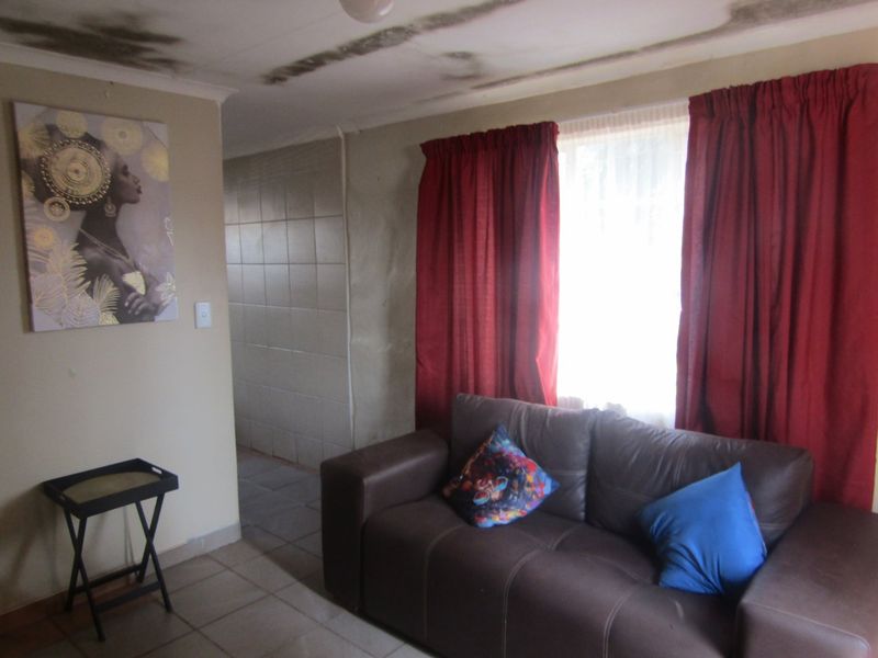 Family Home with Solid Base - Photo 2