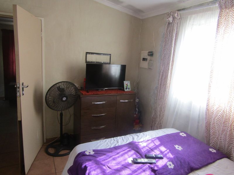 Family Home with Solid Base - Photo 4