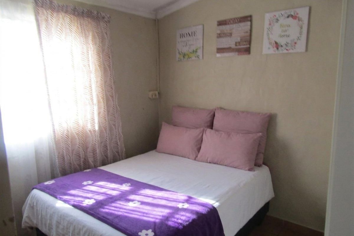 Family Home with Solid Base in Ipelegeng, Thabazimbi - Photo 3