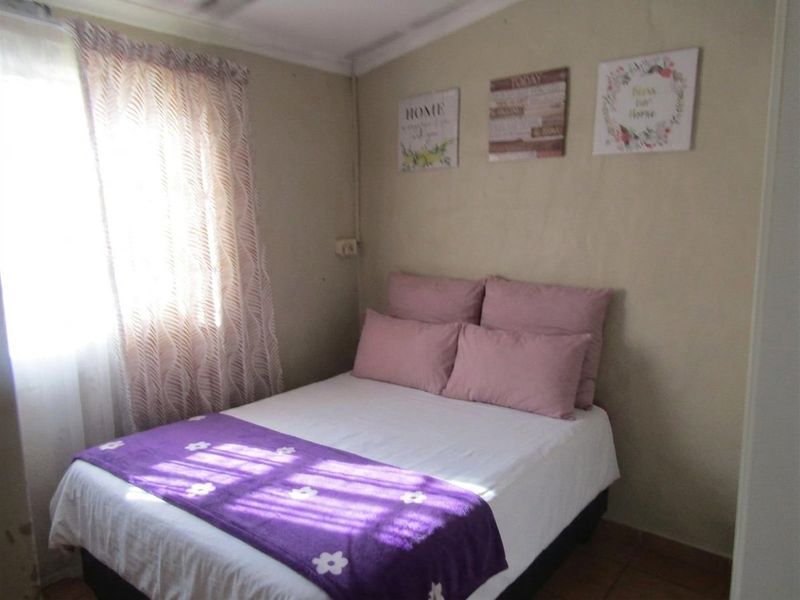 Family Home with Solid Base in Ipelegeng, Thabazimbi - Photo 3