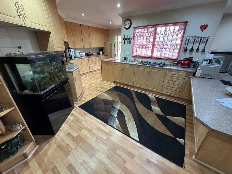 Expansive 5-Bedroom Home with Study and Multiple Living Areas - Photo 2