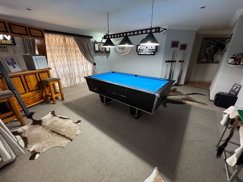 Expansive 5-Bedroom Home with Study and Multiple Living Areas - Photo 7