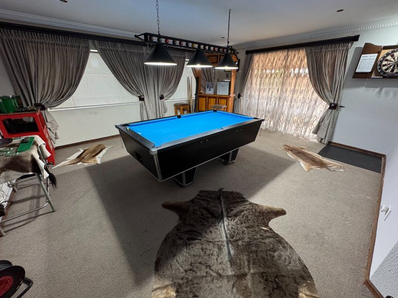 Expansive 5-Bedroom Home with Study and Multiple Living Areas - Photo 6