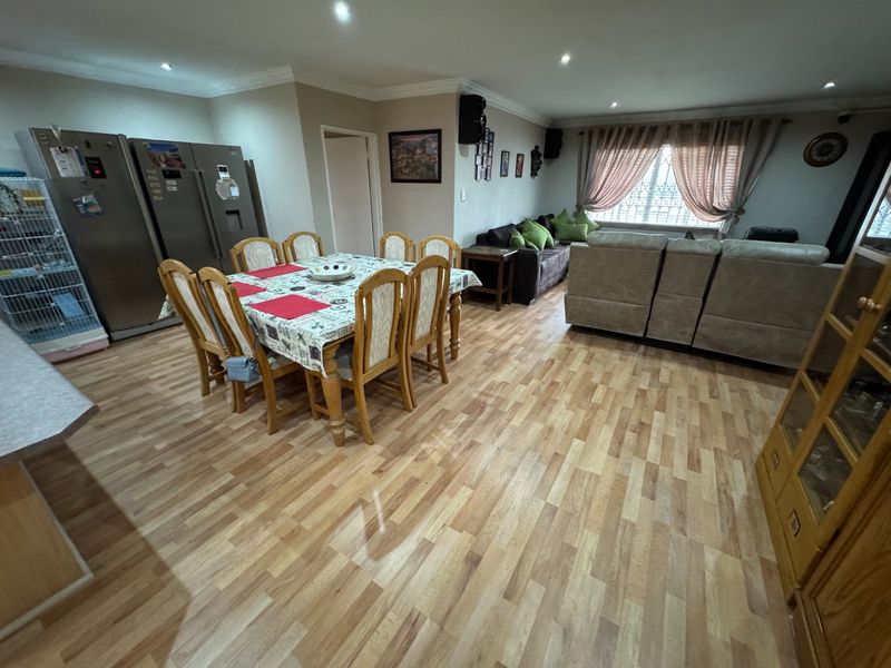 Expansive 5-Bedroom Home with Study and Multiple Living Areas - Photo 3