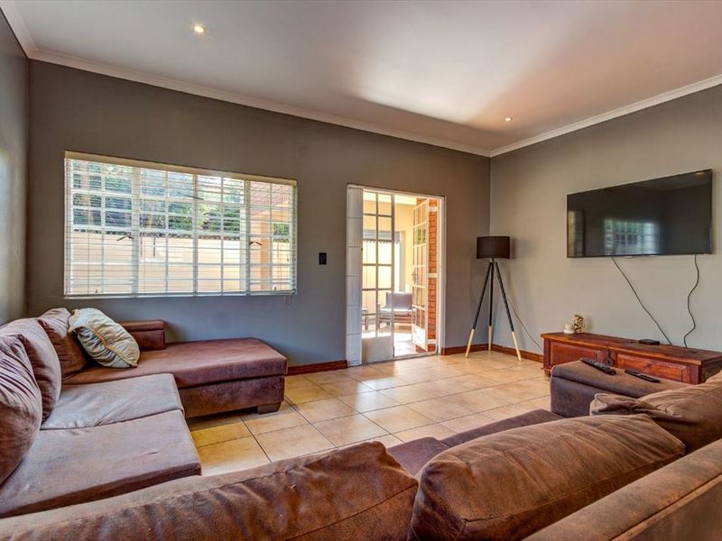 Well-Appointed 3-Bedroom Home with Ample Storage - Photo 2